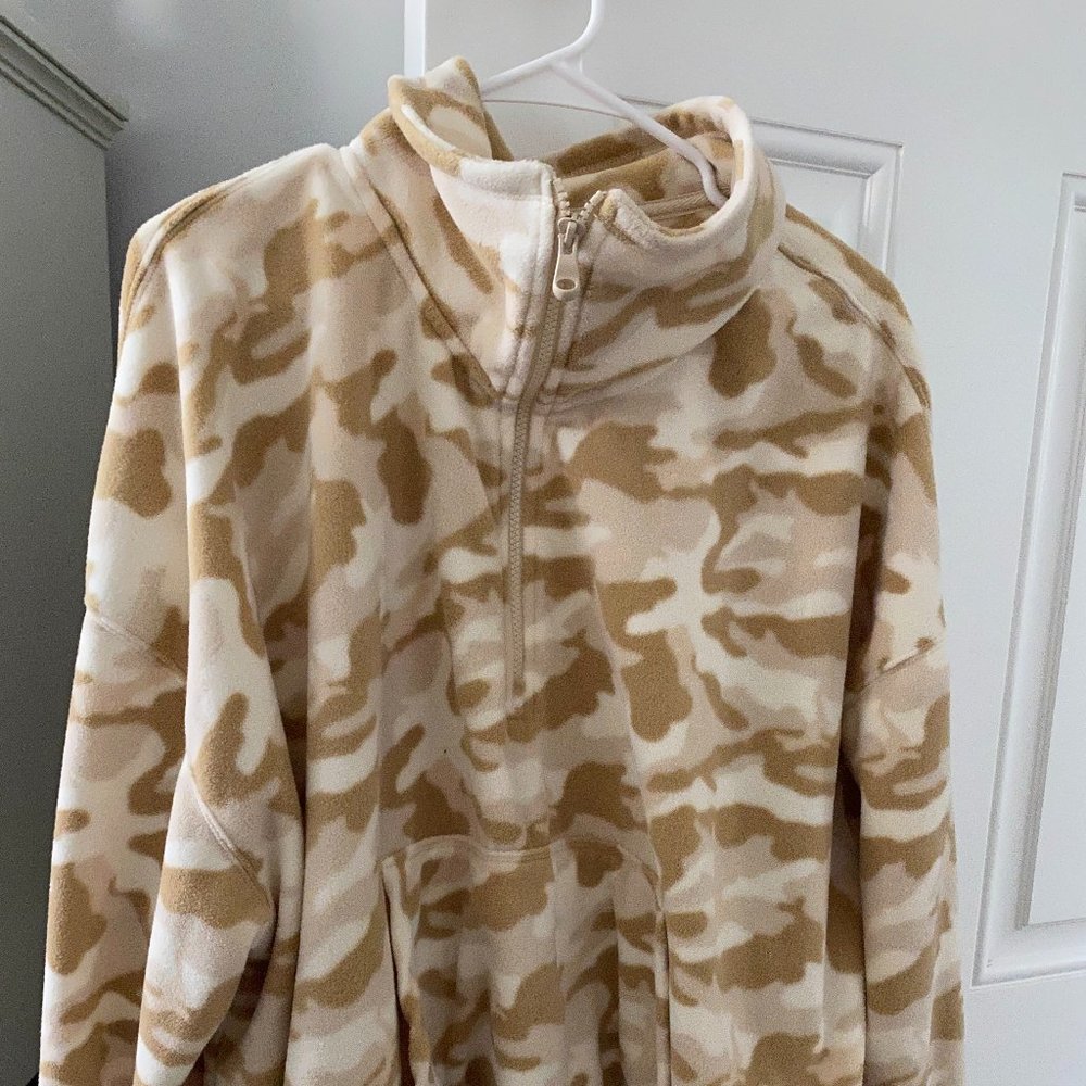 Old Navy Tan and Cream Camo Fleece